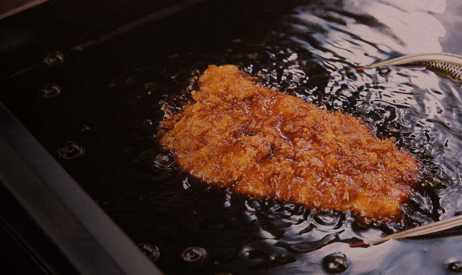 とんかつ揚げシーン